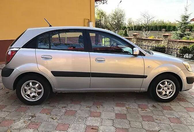 Хетчбек Kia Rio 2006 в Рубіжному