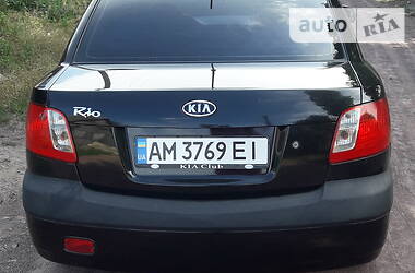 Седан Kia Rio 2006 в Овруче