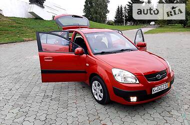 Хетчбек Kia Rio 2008 в 