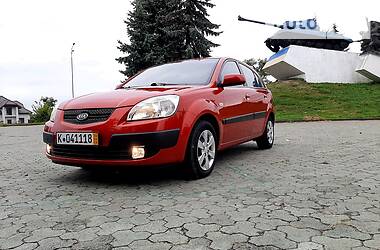 Хетчбек Kia Rio 2008 в 