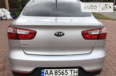 Седан Kia Rio 2017 в Киеве