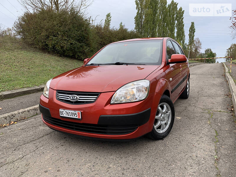 Хэтчбек Kia Rio 2008 в Ровно