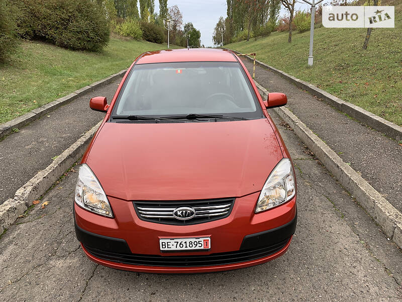 Хэтчбек Kia Rio 2008 в Ровно