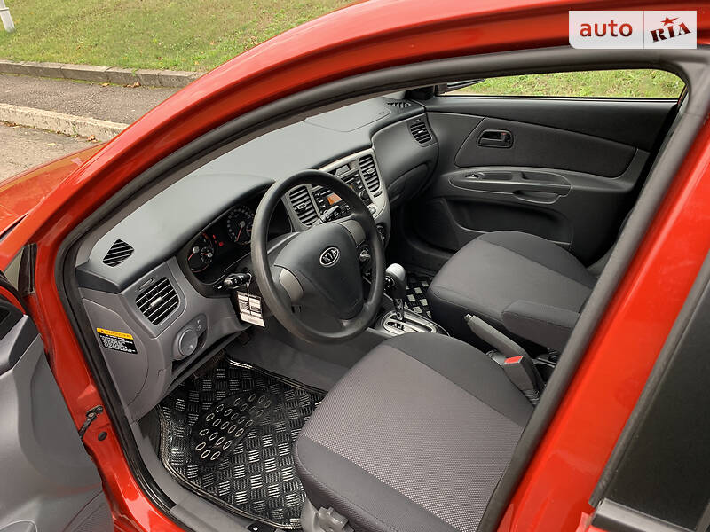 Хэтчбек Kia Rio 2008 в Ровно
