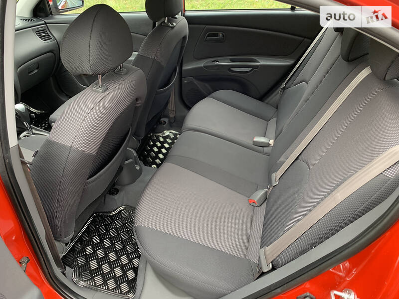 Хэтчбек Kia Rio 2008 в Ровно