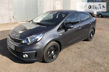 Седан Kia Rio 2015 в Кривом Роге