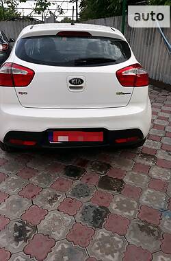 Хэтчбек Kia Rio 2013 в Мариуполе