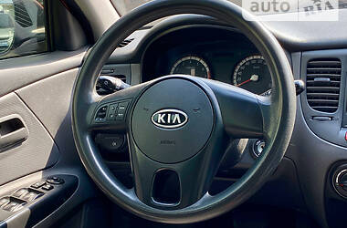 Хэтчбек Kia Rio 2011 в Киеве