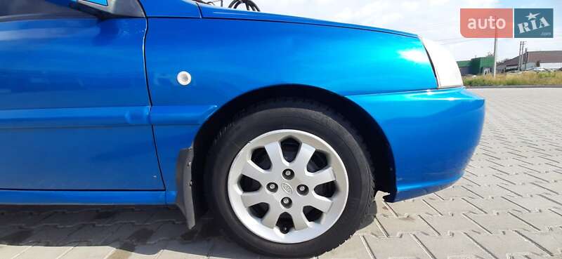 Хетчбек Kia Rio 2004 в Гадячі
