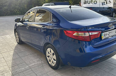 Седан Kia Rio 2012 в Мариуполе