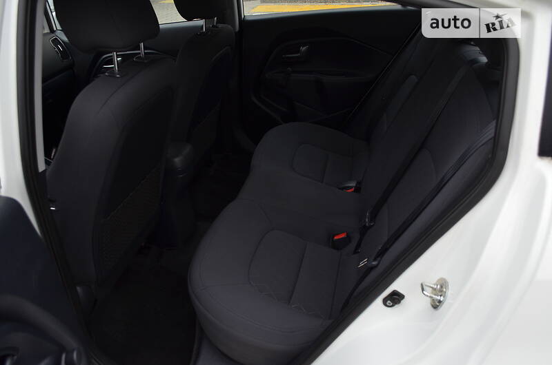 Седан Kia Rio 2015 в Одессе