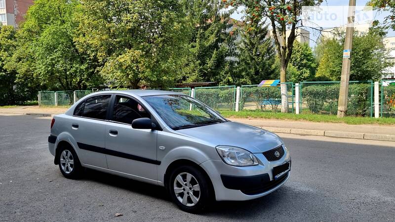 Седан Kia Rio 2008 в Луцке