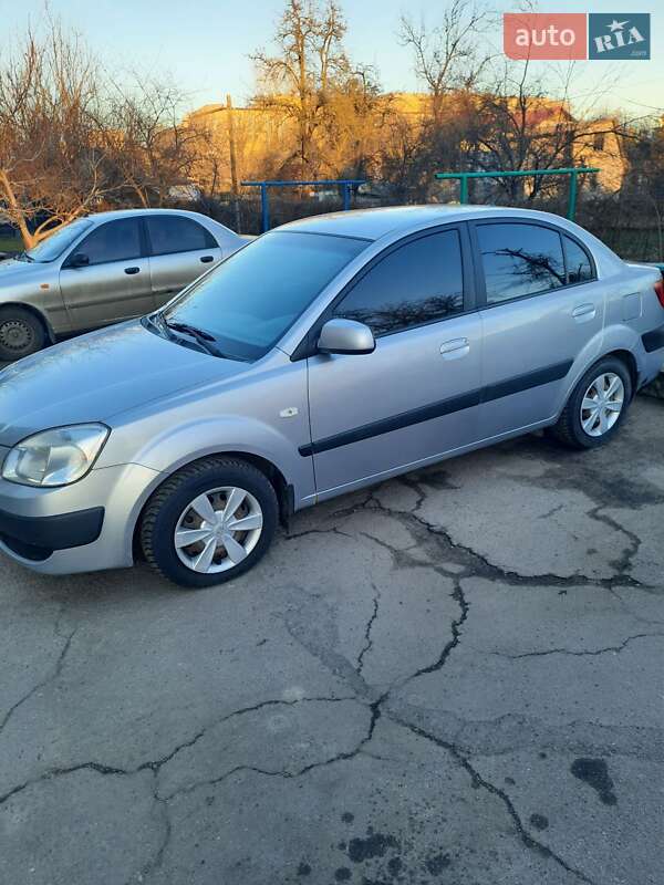 Седан Kia Rio 2005 в Черкассах