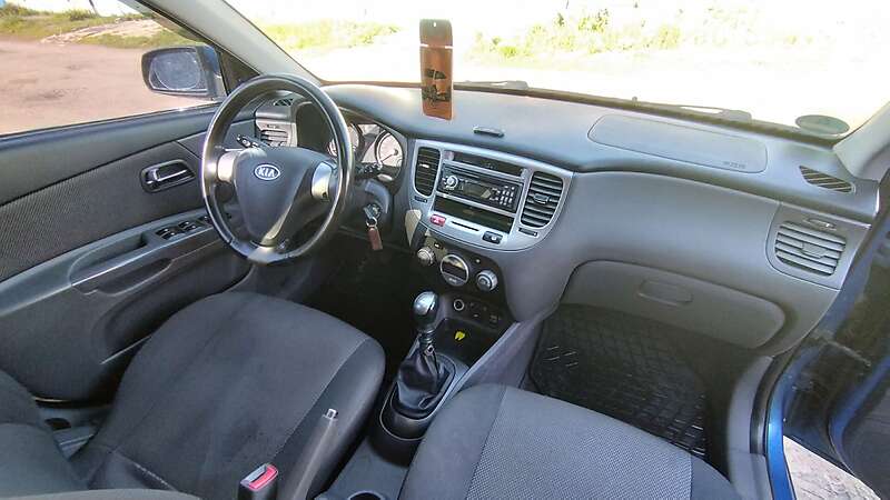 Хетчбек Kia Rio 2006 в Первомайську