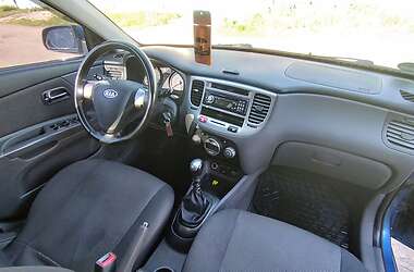 Хэтчбек Kia Rio 2006 в 