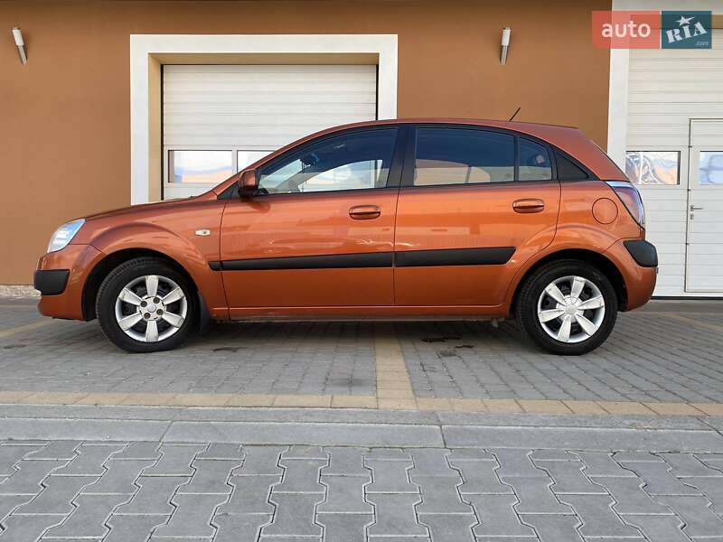 Хетчбек Kia Rio 2006 в Івано-Франківську