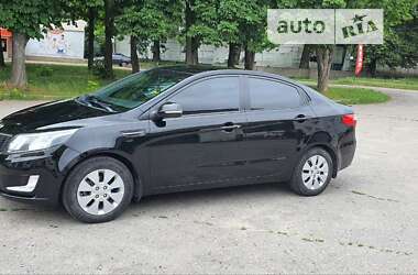 Седан Kia Rio 2012 в Ромнах