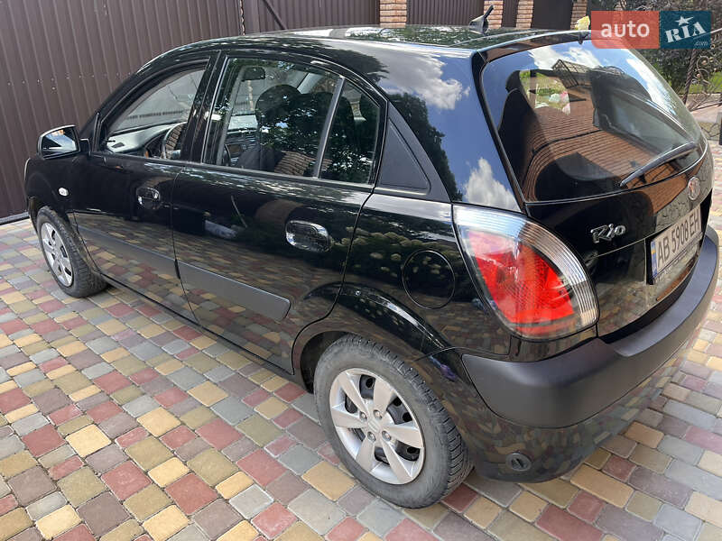 Хэтчбек Kia Rio 2009 в Виннице