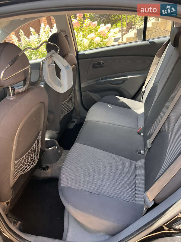 Хэтчбек Kia Rio 2009 в Виннице