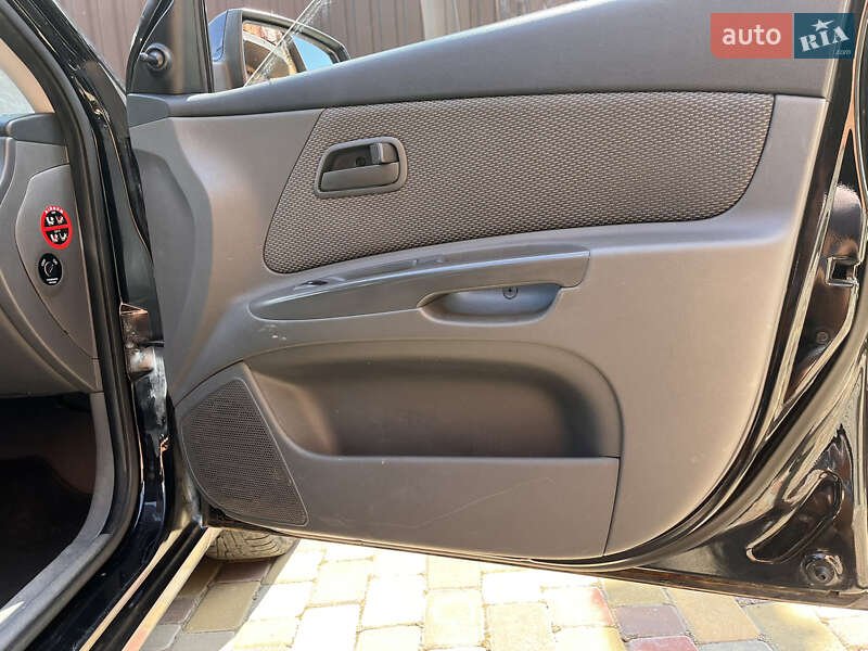 Хэтчбек Kia Rio 2009 в Виннице