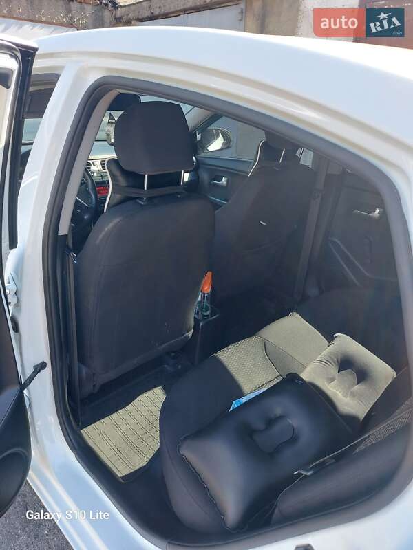 Седан Kia Rio 2012 в Вознесенске