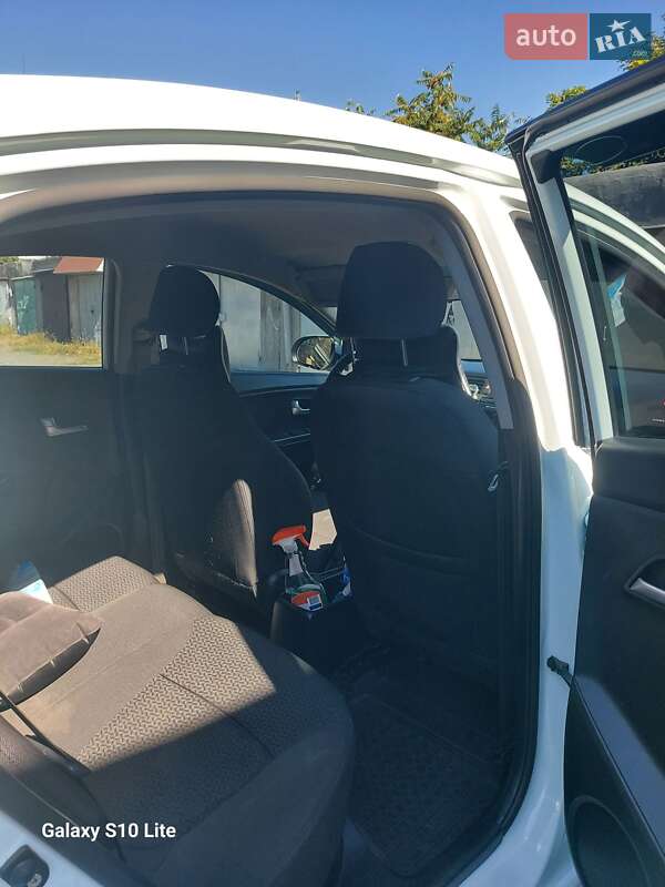 Седан Kia Rio 2012 в Вознесенске