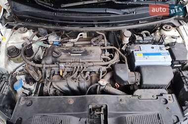 Седан Kia Rio 2013 в Украинке