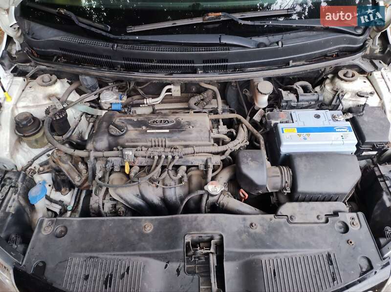 Седан Kia Rio 2013 в Украинке