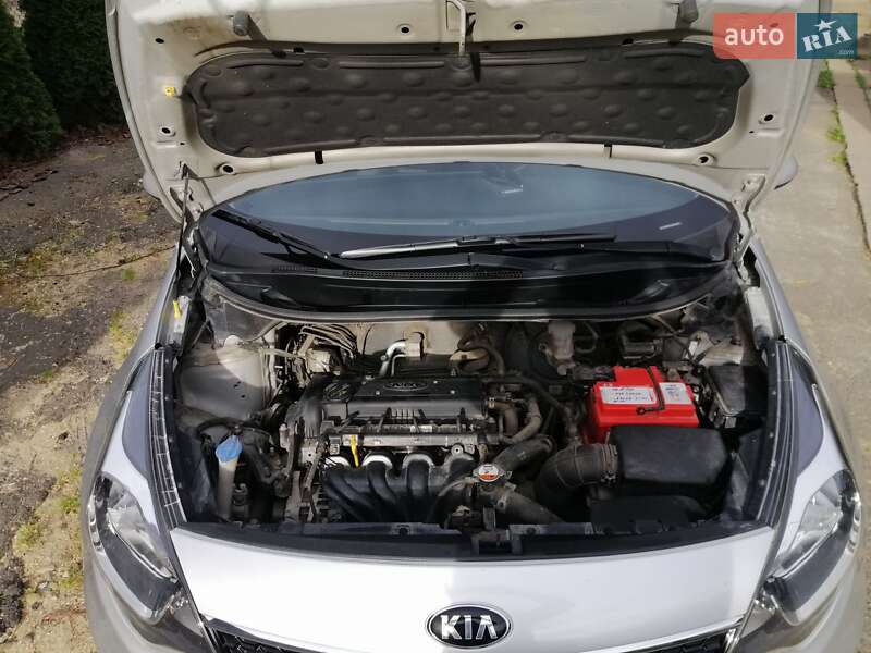Седан Kia Rio 2016 в Львове