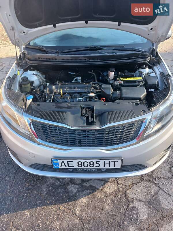 Седан Kia Rio 2013 в Кривом Роге