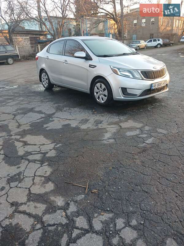 Седан Kia Rio 2013 в Кривом Роге