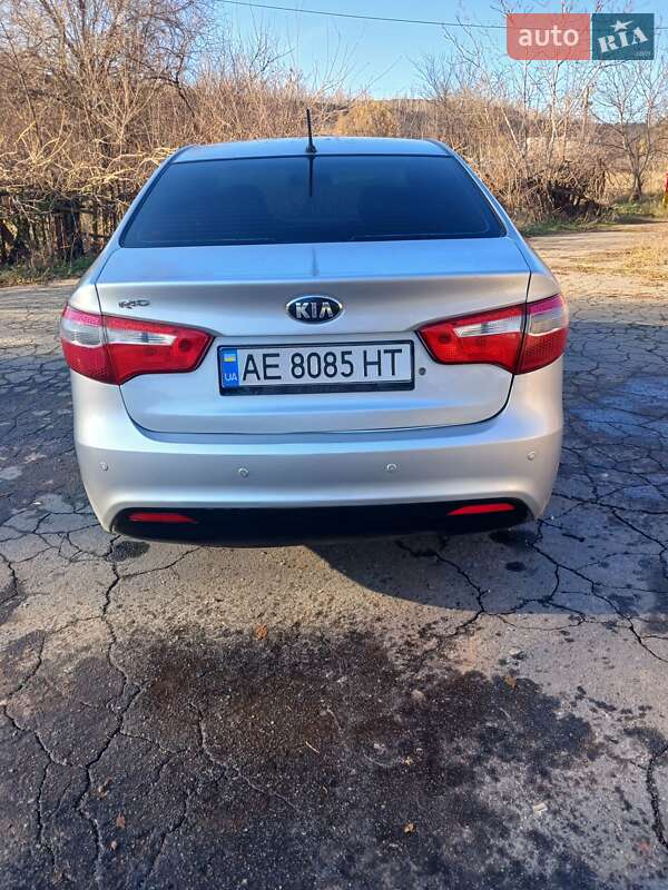 Седан Kia Rio 2013 в Кривом Роге