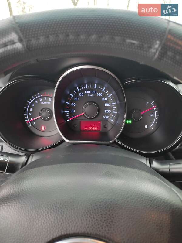 Седан Kia Rio 2012 в Звенигородці