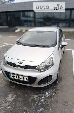 Хэтчбек Kia Rio 2014 в Киеве
