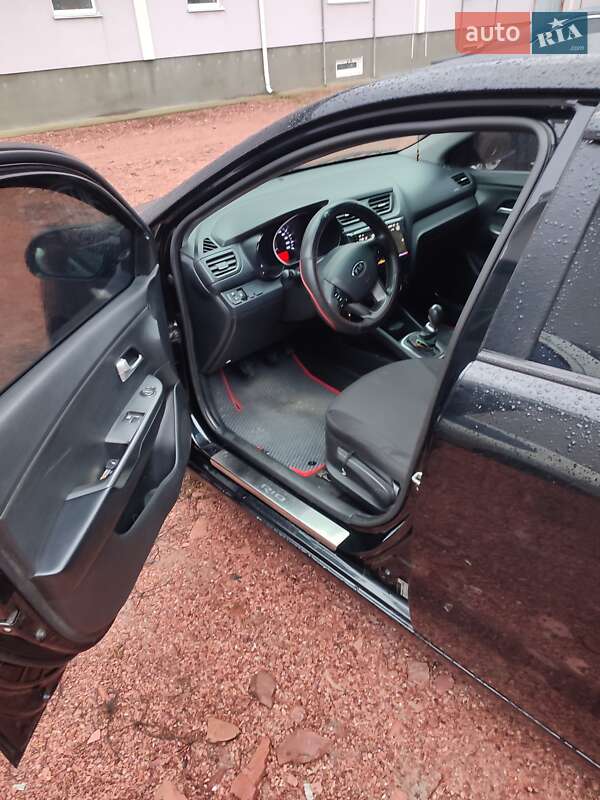 Седан Kia Rio 2012 в Вышгороде