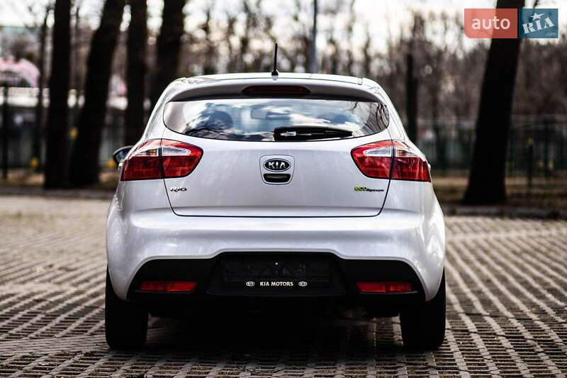 Хэтчбек Kia Rio 2012 в Покровске