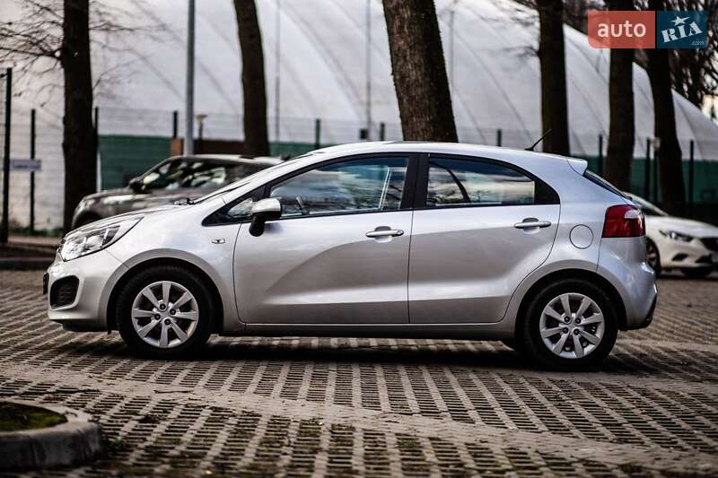 Хэтчбек Kia Rio 2012 в Покровске