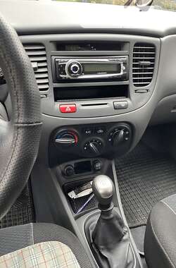 Хетчбек Kia Rio 2008 в 