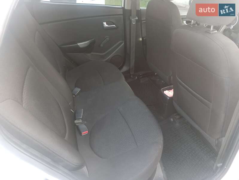 Седан Kia Rio 2013 в Вознесенську