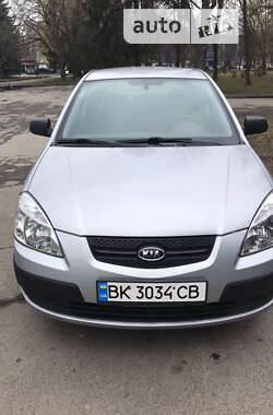 Хэтчбек Kia Rio 2008 в Ровно