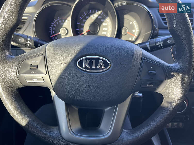 Седан Kia Rio 2012 в Кременчуге