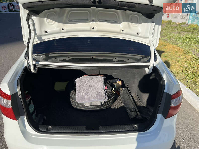 Седан Kia Rio 2012 в Кременчуге