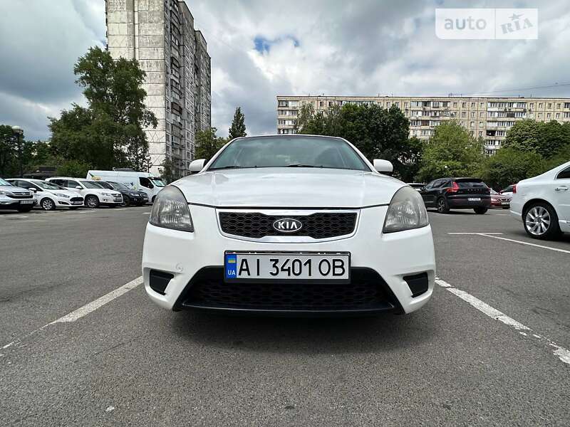 Седан Kia Rio 2010 в Києві