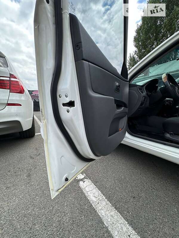Седан Kia Rio 2010 в Києві