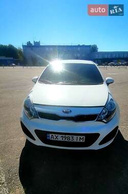 Хэтчбек Kia Rio 2013 в 