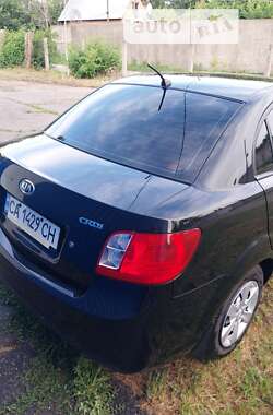 Седан Kia Rio 2010 в Черкассах