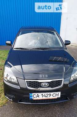 Седан Kia Rio 2010 в Черкассах