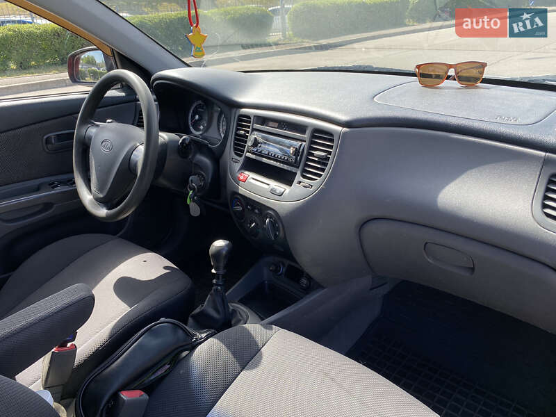 Хетчбек Kia Rio 2006 в Кривому Розі