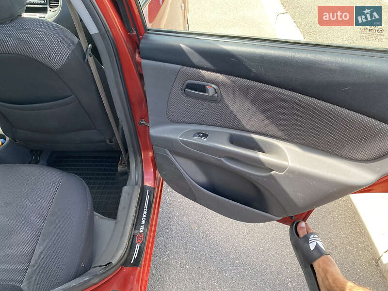 Хетчбек Kia Rio 2006 в Кривому Розі