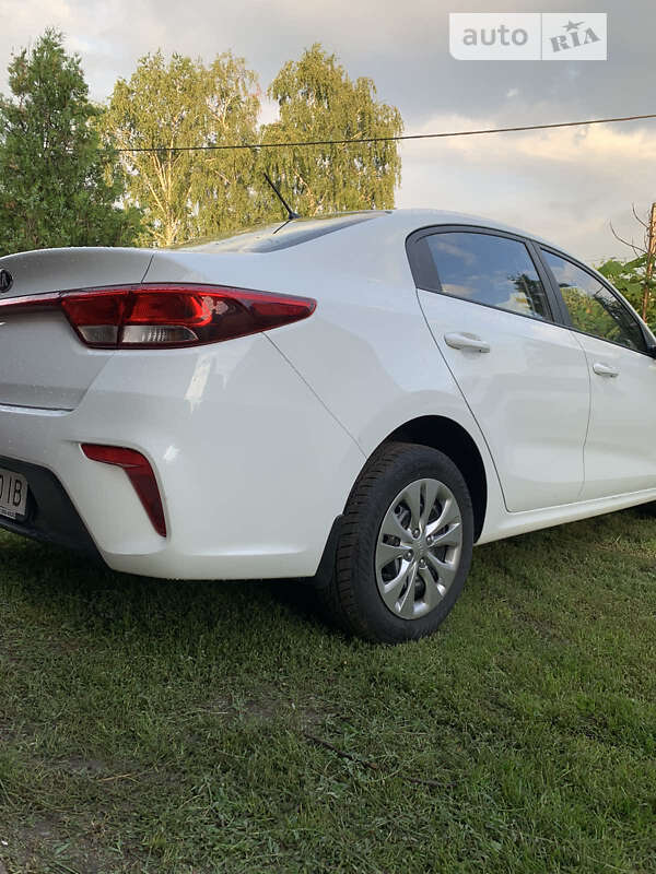 Седан Kia Rio 2017 в Іванковичах